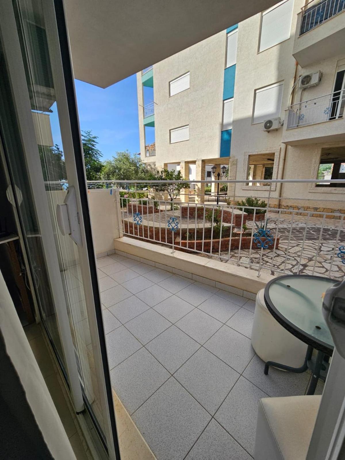Redsun Apartment Vlore Luaran gambar